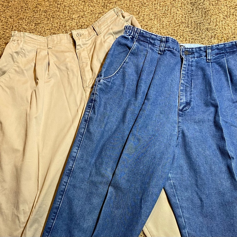 Bundle of 2 Lee Casuals women’s size 16 W M. Blue jeans and khaki’s.